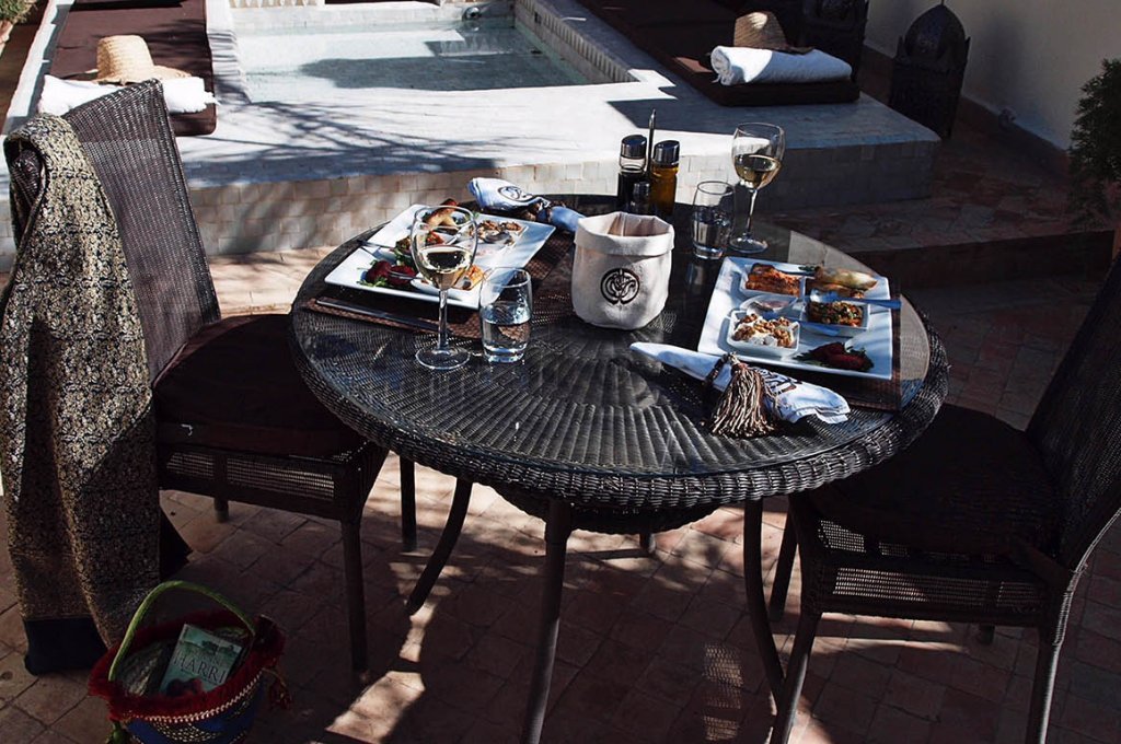 Riad Assakina splash pool and terrace lounge