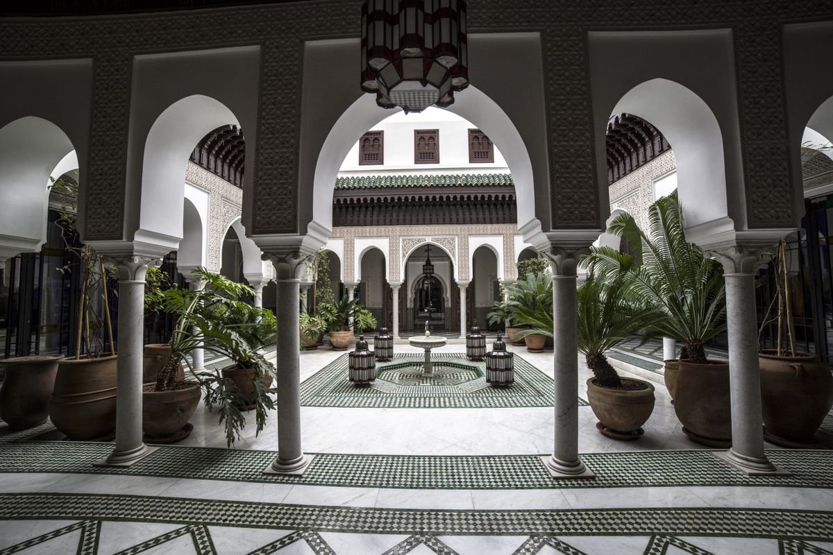 Ornamental arched courtyard in a traditional Marrakech riad, reflecting Riad Les Hibiscus's peaceful medina setting