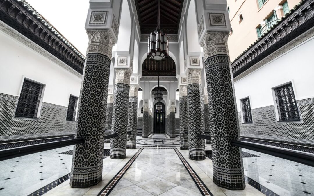 Riads in Marrakech with airport transfer included: Riad Sakkan's carved courtyard arches