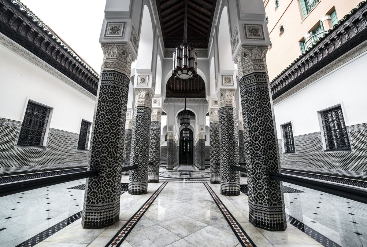 Riads in Marrakech with airport transfer included: Riad Sakkan's carved courtyard arches