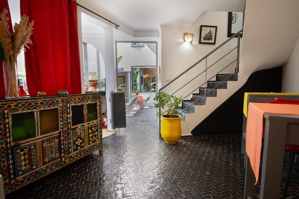 Entrance hall and staircase