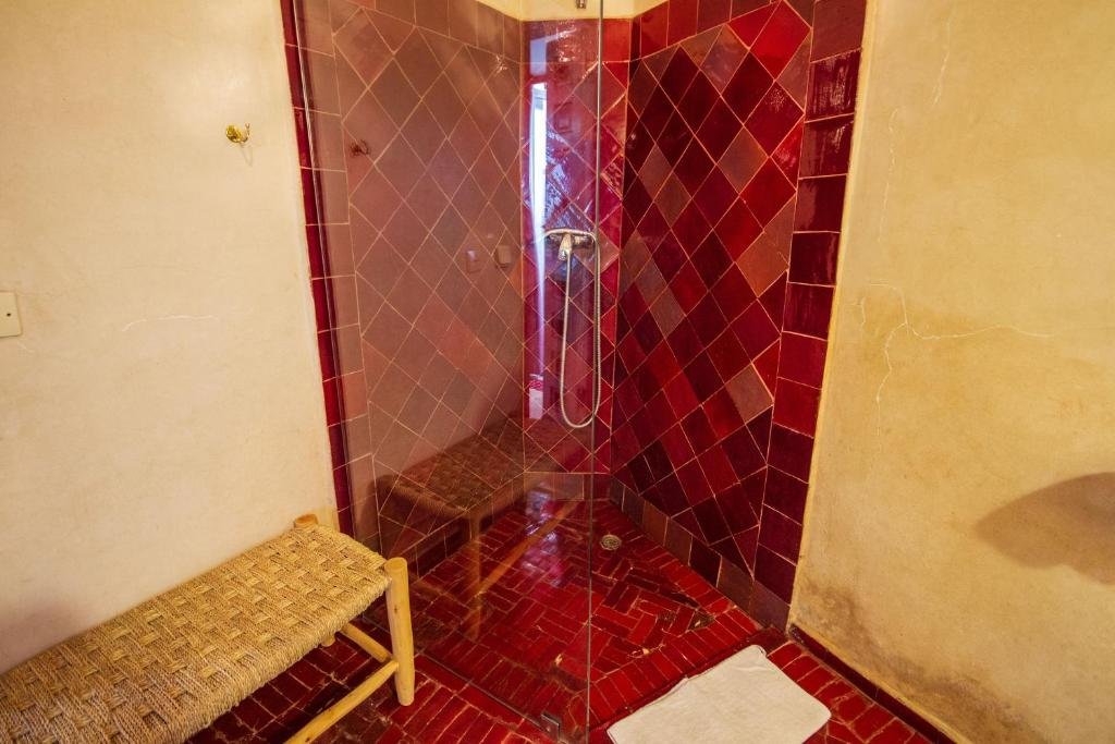 Shower room with red zellige tiles, Riad les Jardins des Lilas